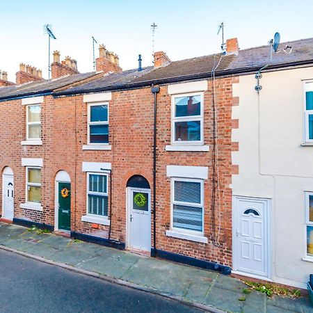 New! Spacious 2-Bed Home In Chester City-Centre By 53 Degrees Property, Ideal For Couples & Small Groups, Great Location - Sleeps 5 Eksteriør bilde