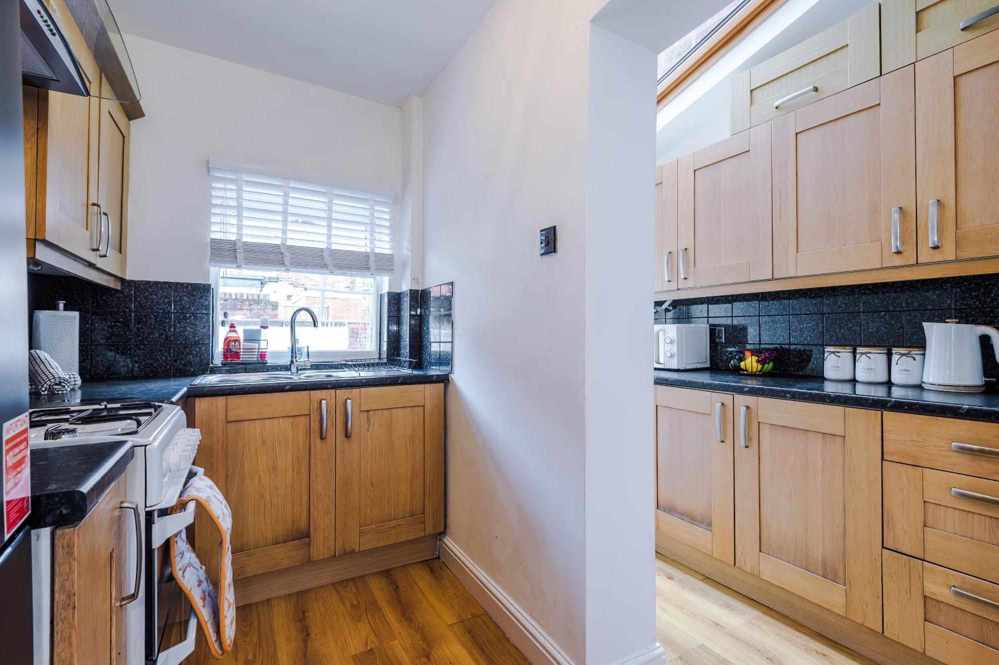 New! Spacious 2-Bed Home In Chester City-Centre By 53 Degrees Property, Ideal For Couples & Small Groups, Great Location - Sleeps 5 Eksteriør bilde
