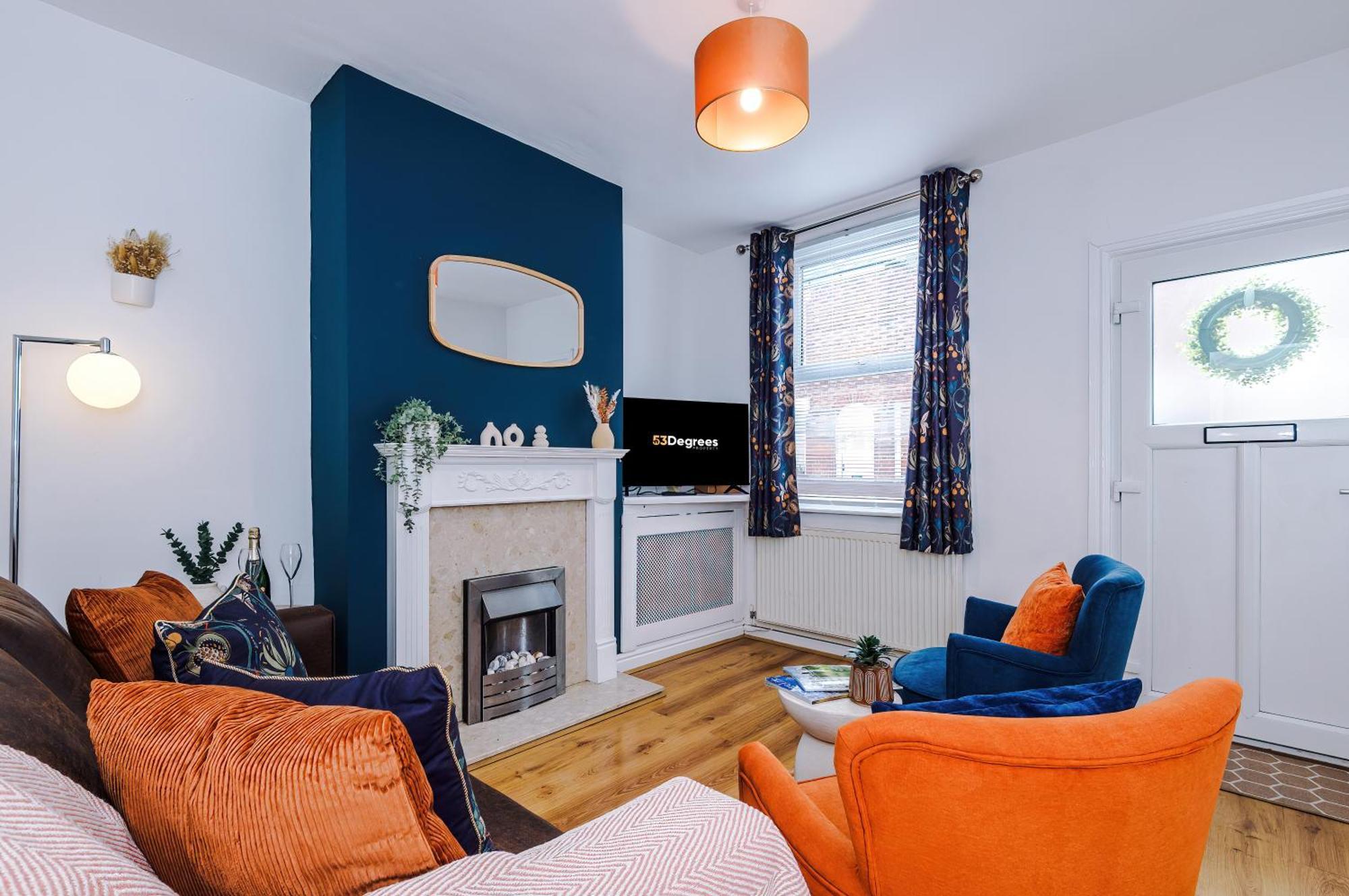 New! Spacious 2-Bed Home In Chester City-Centre By 53 Degrees Property, Ideal For Couples & Small Groups, Great Location - Sleeps 5 Eksteriør bilde