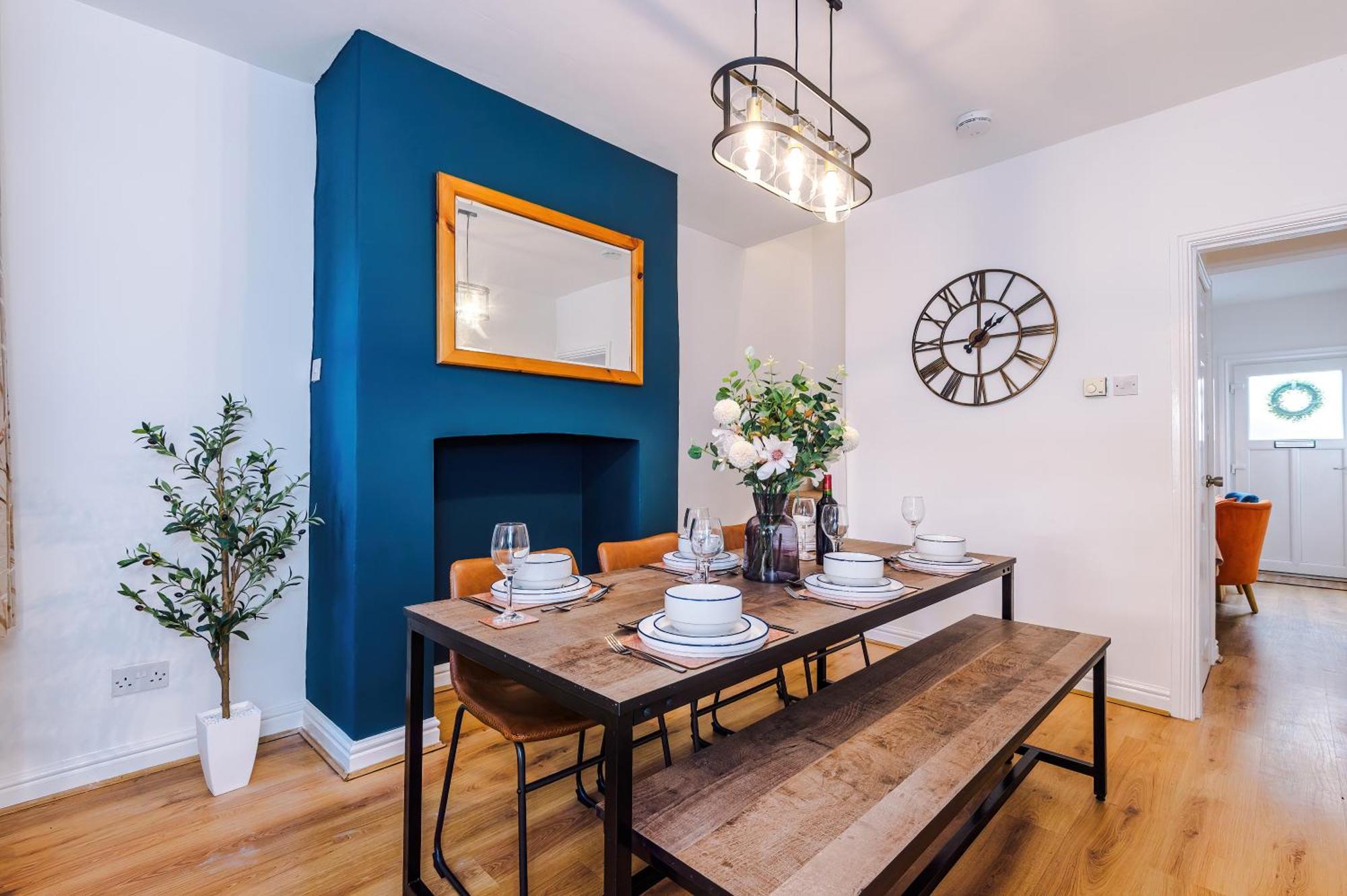 New! Spacious 2-Bed Home In Chester City-Centre By 53 Degrees Property, Ideal For Couples & Small Groups, Great Location - Sleeps 5 Eksteriør bilde