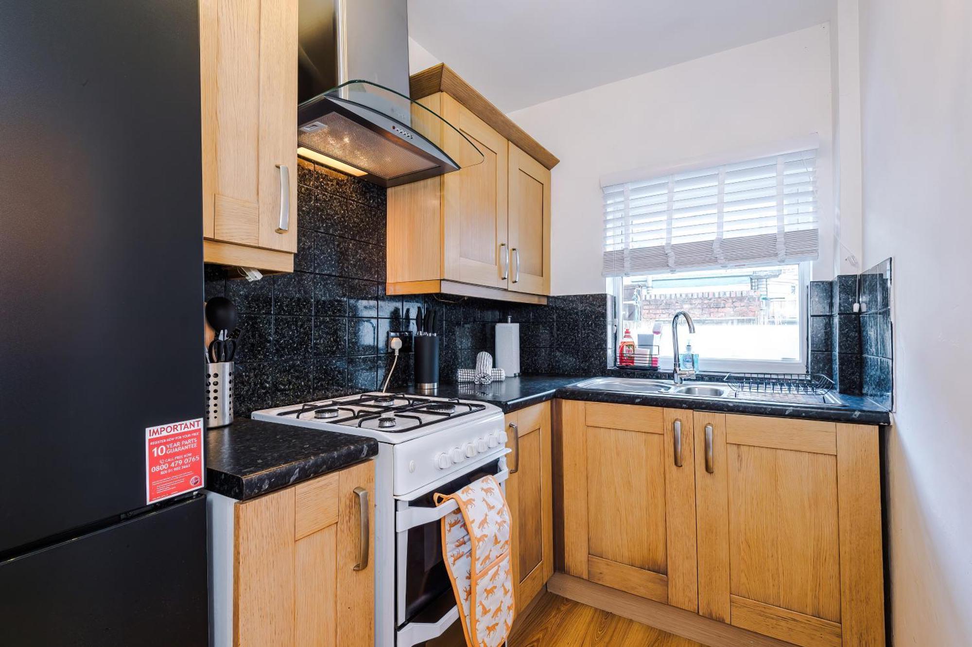 New! Spacious 2-Bed Home In Chester City-Centre By 53 Degrees Property, Ideal For Couples & Small Groups, Great Location - Sleeps 5 Eksteriør bilde