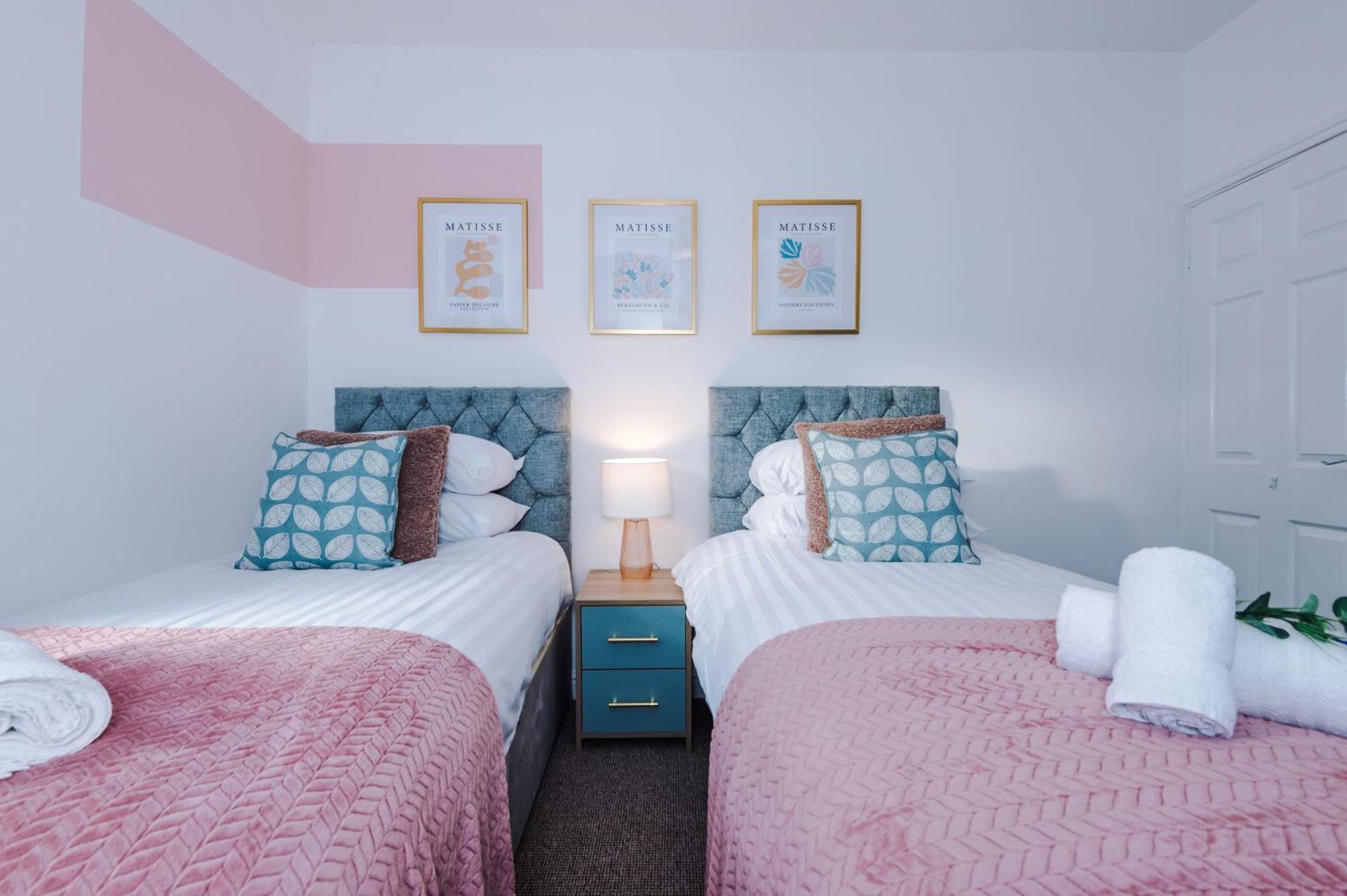 New! Spacious 2-Bed Home In Chester City-Centre By 53 Degrees Property, Ideal For Couples & Small Groups, Great Location - Sleeps 5 Eksteriør bilde