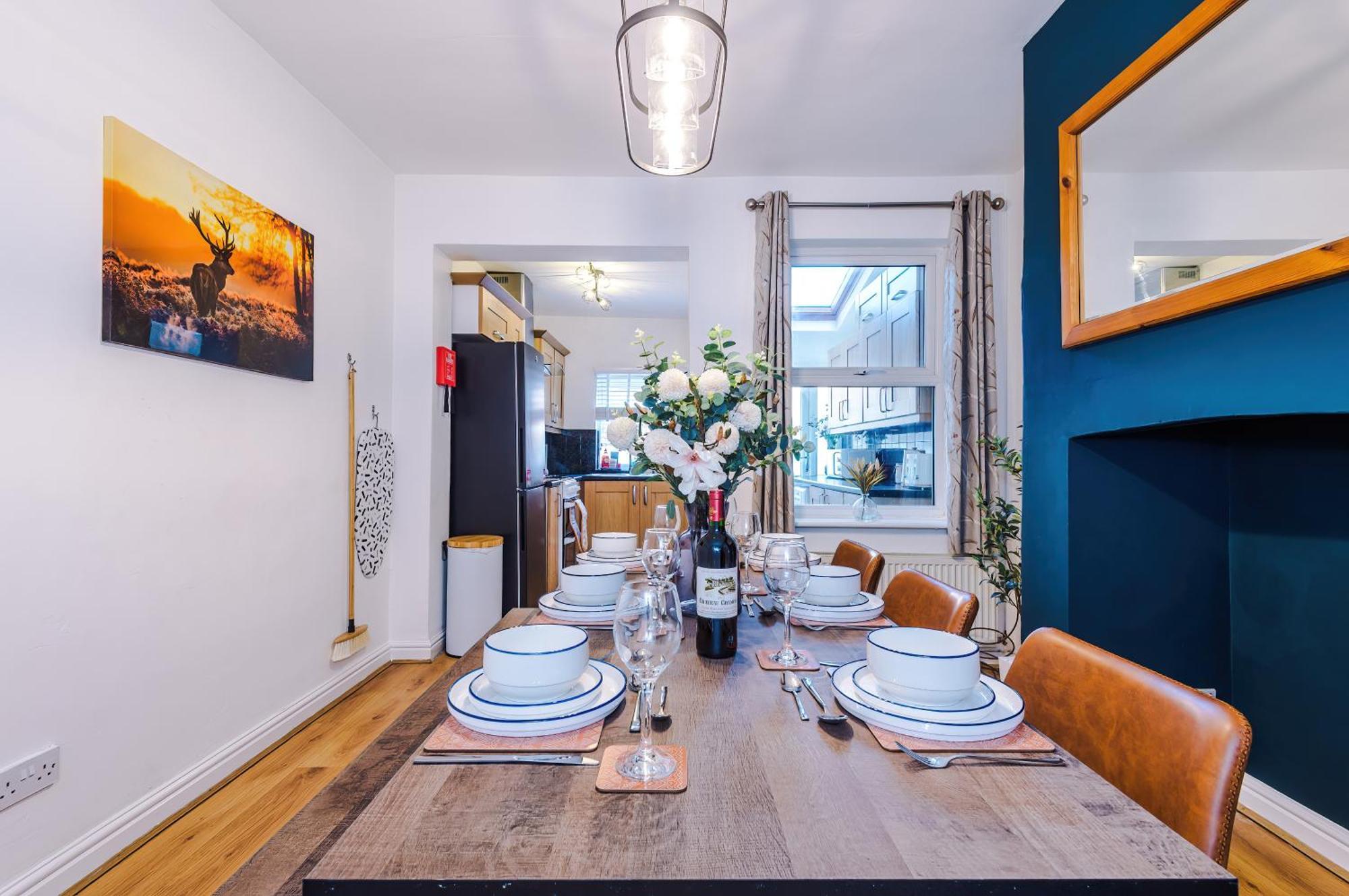 New! Spacious 2-Bed Home In Chester City-Centre By 53 Degrees Property, Ideal For Couples & Small Groups, Great Location - Sleeps 5 Eksteriør bilde